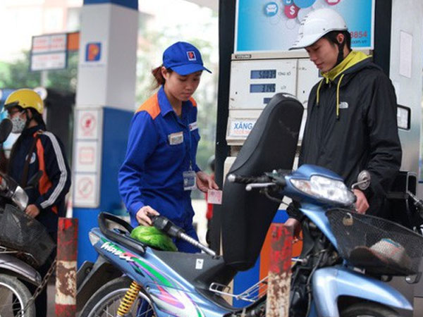 Thứ trưởng Bộ Công Thương muốn bỏ quỹ bình ổn giá xăng dầu để 'cong ăn cong, thẳng ăn thẳng'