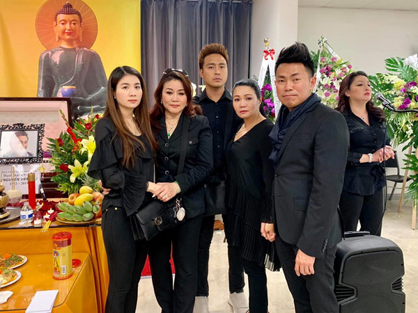 NSƯT Bảo Quốc, Ngọc Huyền đau xót bật khóc trước linh cữu Anh Vũ