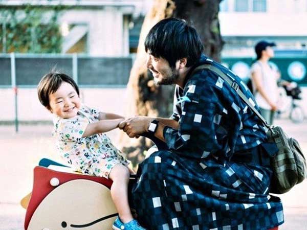 Bộ ảnh em bé Nhật Bản đáng yêu làm tan chảy người xem, thế nhưng lại ẩn chứa câu chuyện cảm động đầy nước mắt đằng sau