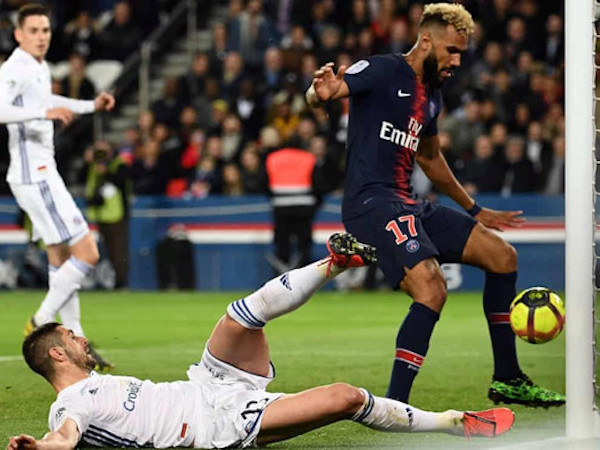 Cầu thủ PSG bỏ lỡ khó tin: 'Không đồng đội nào nói chuyện với tôi'