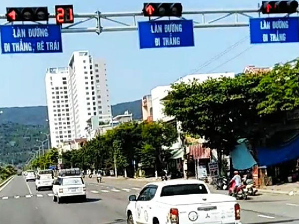 CSGT Đà Nẵng nói gì về đoàn xe của Trung Nguyên vượt đèn đỏ?