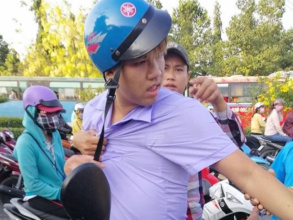 Phẫn nộ với thanh niên đã tranh làn đường còn ra tay hành hung người khác, đáng ngạc nhiên là thái độ của người mẹ