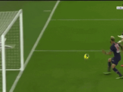VIDEO: Pha bỏ lỡ không thể tin nổi của sao PSG khiến Mbappe há hốc mồm ngơ ngác