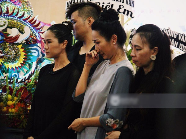 Gia đình, bạn bè nghệ sĩ thân thiết nén đau thương chuẩn bị cho tang lễ nghệ sĩ Anh Vũ