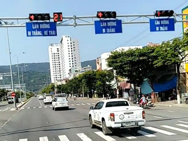 Công an đã gửi giấy mời 8 tài xế xe Trung Nguyên vượt đèn đỏ