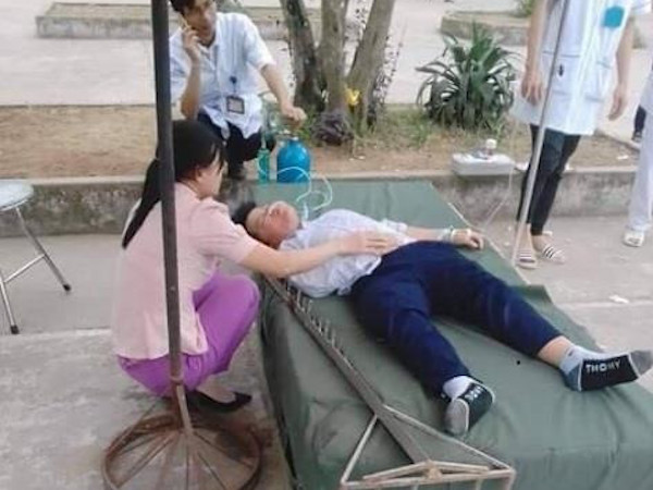 Học sinh lớp 6 bị cột nhảy cao ghim trúng đầu trong giờ thể dục