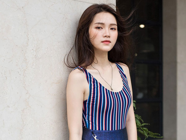 Mới đầu hè, giới trẻ đã khoe street style cực 'gắt' với hot trend đồ hoa 'cả cành', bodysuit, đồ màu be