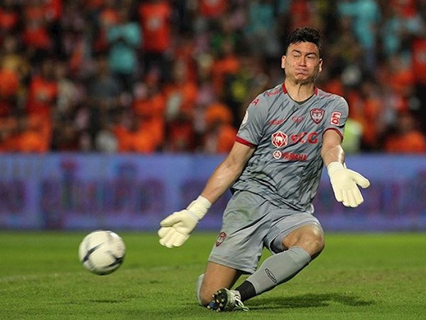 ‘Muangthong United có những tài năng như Đặng Văn Lâm, Teerasil Dangda mà lại xếp cuối bảng thì thật kỳ lạ’