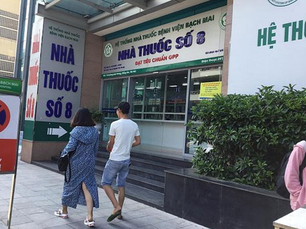 Nhà thuốc BV Bạch Mai bị tố bán thuốc nhập ngoại rởm, vừa động vào đã vữa nát