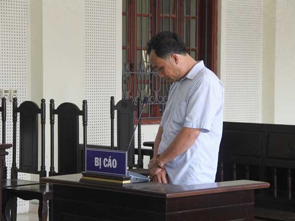 Sờ ngực bé gái hàng xóm, người đàn ông lĩnh án 4 tháng tù