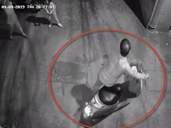 Video Hà Nội: Truy tìm kẻ nghi dâm ô 2 bé gái trong ngõ vắng quận Thanh Xuân
