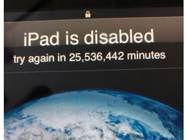 Bé ba tuổi nhập sai mật khẩu, iPad bị khóa 48 năm