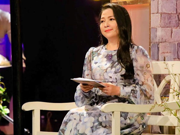 MC Quỳnh Hương khóc, nói lời chia tay 'Thay lời muốn nói' sau 19 năm