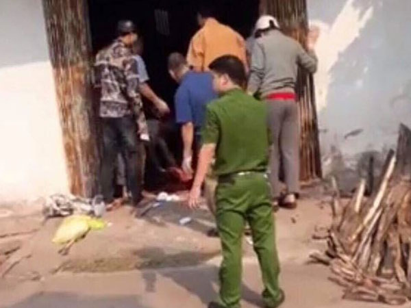 'Nghịch tử' cầm dao phay chém gục bố mẹ ngay tại nhà