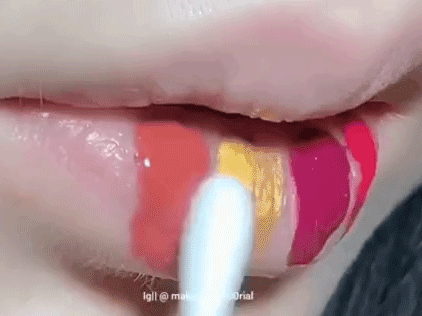Pha trổ tài mix 4 màu son của tín đồ làm đẹp gây sốt vì quá ảo diệu, kết quả thu được chính là màu son 'hot hit' nhất hè