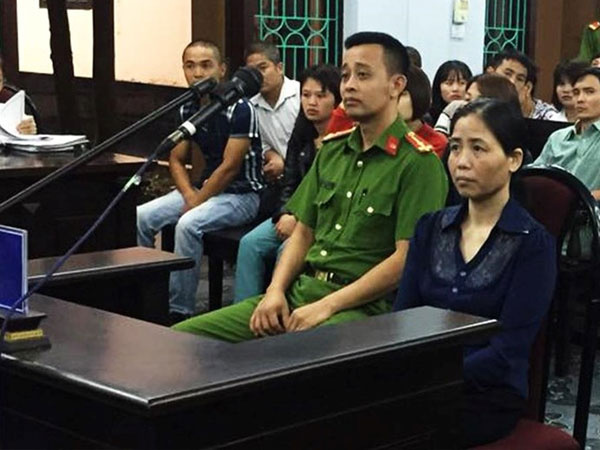 Phạt nữ y sĩ làm lây sùi mào gà 10 năm tù, bồi thường 2,2 tỉ