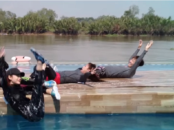 Trang điểm xinh đẹp đến Running Man Việt, Minh Hằng nhận cái kết... ướt nhẹp!