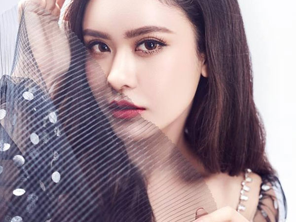Trương Quỳnh Anh quá đẹp trong chiếc váy mỏng như sương tưởng như nhìn thấu tất cả