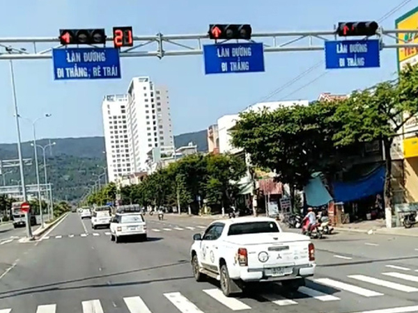 Vụ đoàn xe Trung Nguyên vượt đèn đỏ: Sẽ tước giấy phép lái xe 2 tháng