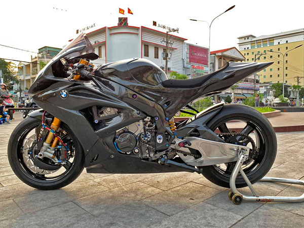 'Cá mập' BMW S1000RR với gói độ hơn 2 tỷ của biker miền Tây
