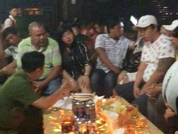 Cảnh sát đột kích quán bar nổi tiếng ở Sài Gòn