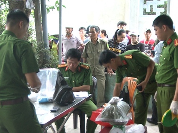 Hơn 100 cảnh sát xoá sổ con hẻm tăm tối chuyên bán 'cỏ Mỹ'
