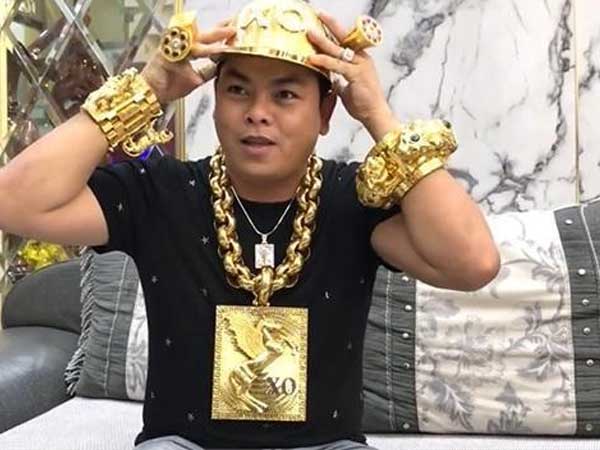 Khối vàng ròng và 300 tỷ tiền mặt qua lời Phúc XO