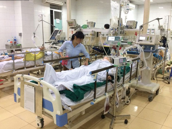 Nữ sinh bị xe Mercedes đâm trúng ở Hà Nội đã chuyển viện, sức khỏe có tiến triển nhưng vẫn hôn mê