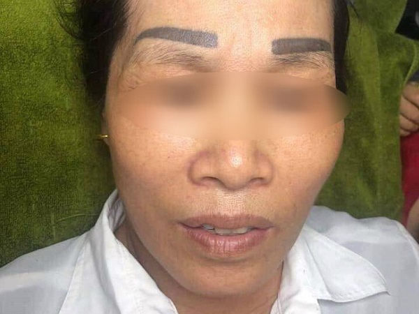 Chọn mặt gửi nhầm chỗ, nữ khách hàng nhận về ngay đôi lông mày 'chị em' với bản gốc khiến ai nhìn cũng bật cười