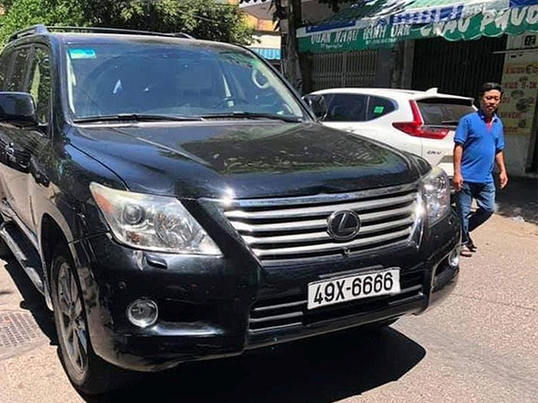 Chủ khách sạn lái Lexus 570 tông 4 người chết bị hoảng loạn, có nhiều lời khai khó hiểu