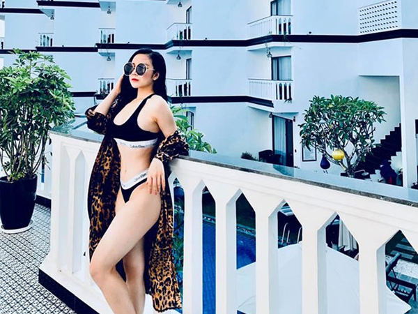 Cuộc sống sang chảnh chuẩn rich kid của 'hot girl ngủ gật'