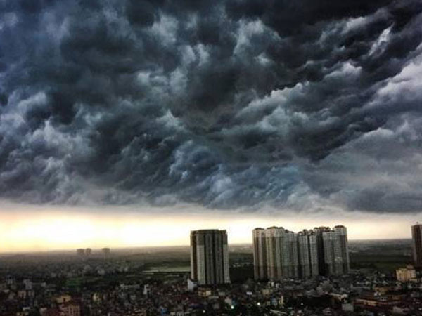 Dự báo thời tiết 12/4: Không khí lạnh tràn về, Hà Nội mưa dông