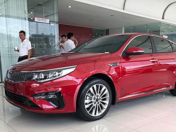 Kia Optima 2019 giá từ 789 triệu - chờ đối đầu Toyota Camry nhập khẩu