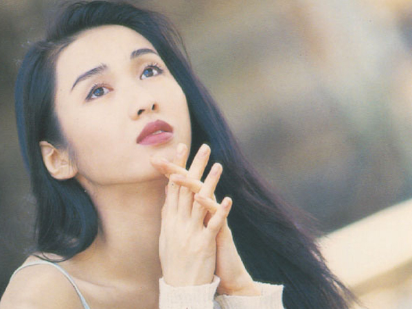 Lê Tư hồi trẻ đẹp thế nào mà Trương Bá Chi phải nói: 'Ở Hong Kong tôi chỉ thừa nhận cô ấy đẹp hơn tôi'