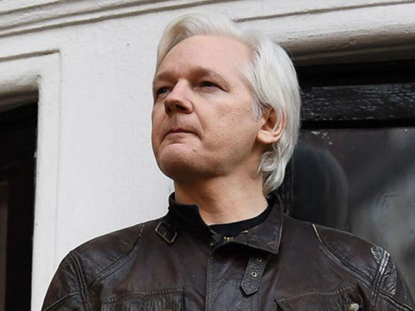 Ông trùm WikiLeaks giàu thế nào?
