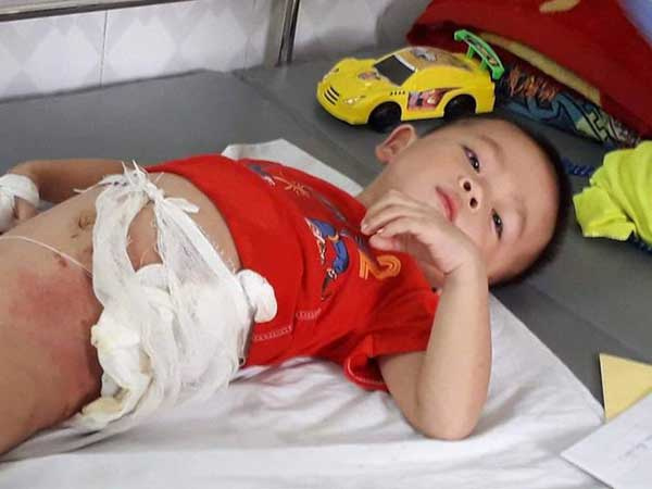 Thân thế bất hảo của đối tượng ném cháu ruột vào đống lửa đang cháy