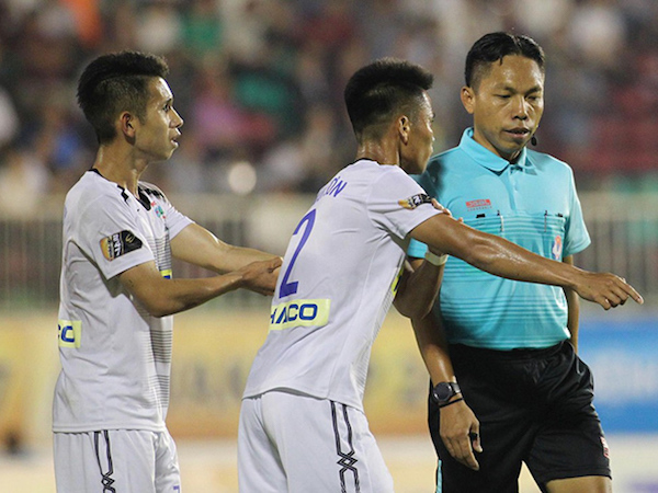 V-League dùng công nghệ VAR: Hay chỗ nào và âu lo ở đâu?