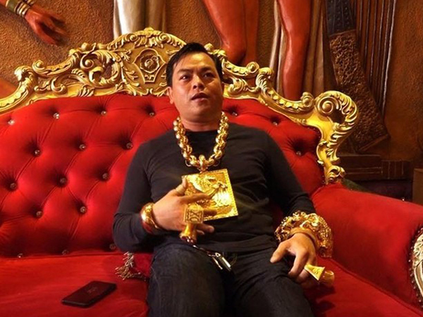 Phúc XO khai đeo toàn vàng giả - Dấu hiệu thoát tội?