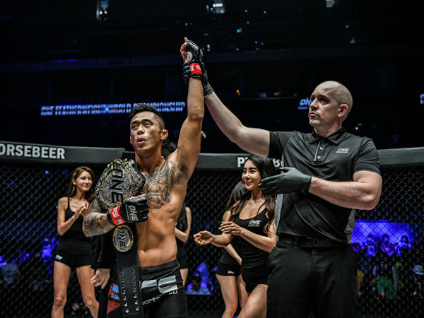 Võ sĩ gốc Việt Martin Nguyen bảo vệ thành công đai vô địch thế giới