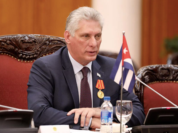 Chủ tịch Cuba tố Mỹ bóp nghẹt tài chính