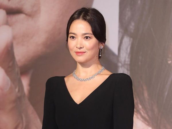 Lễ trao giải Kim Tượng: Song Hye Kyo bị chê 'hơi dừ', Hồ Định Hân ra sức 'chặt chém' dàn mỹ nhân khoe body hết cỡ