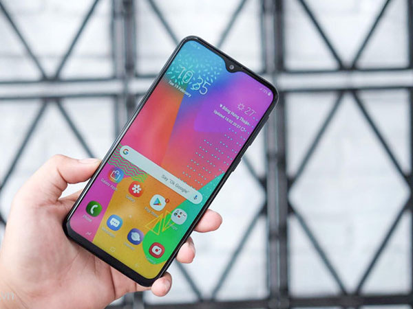 Loạt smartphone pin 'trâu', giá dưới 5 triệu đồng đang bán tại VN