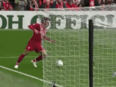 Mạng xã hội dậy sóng với pha ăn vạ của Mohamed Salah