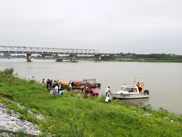 Sốc: Nữ sinh lớp 12 nhảy cầu tự tử ở Bắc Ninh nghi bị hãm hiếp sau buổi liên hoan