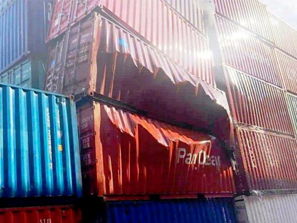 Thùng container chứa bột chế biến tôm phát nổ ở cảng Cát Lái