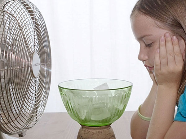 4 sai lầm khi dùng quạt điện mùa nắng nóng