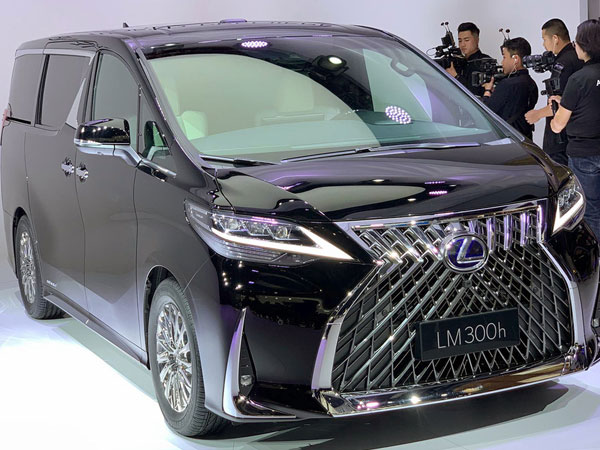 Lexus LM 300h - xe gia đình hạng sang cho châu Á