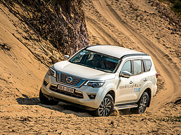 Nissan Terra giảm giá, rẻ hơn Fortuner, Everest 100 triệu