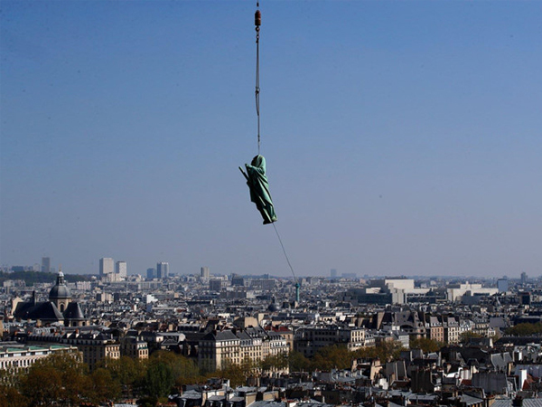 Paris kịp di dời 16 bức tượng thánh trước vụ cháy Nhà thờ Đức Bà