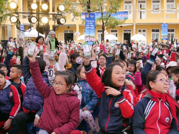 Thanh tra Bộ y tế khẳng định việc đưa 14 vi chất vào sữa học đường phù hợp với nhu cầu dinh dưỡng